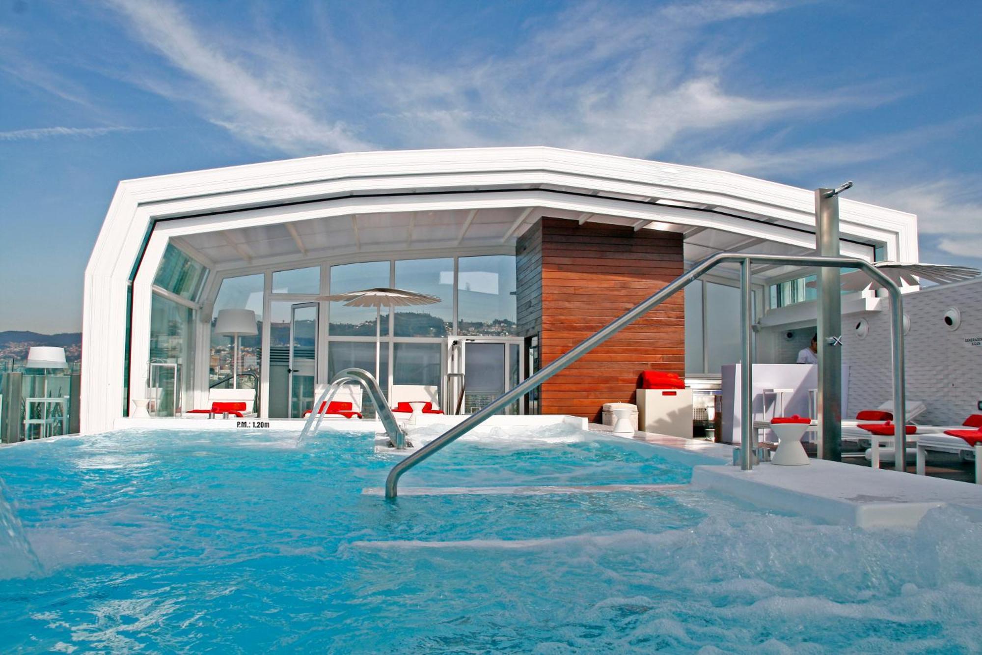 Gran Hotel Nagari Boutique & Spa Vigo Eksteriør billede The rooftop pool at the Mandarin Oriental Barcelona