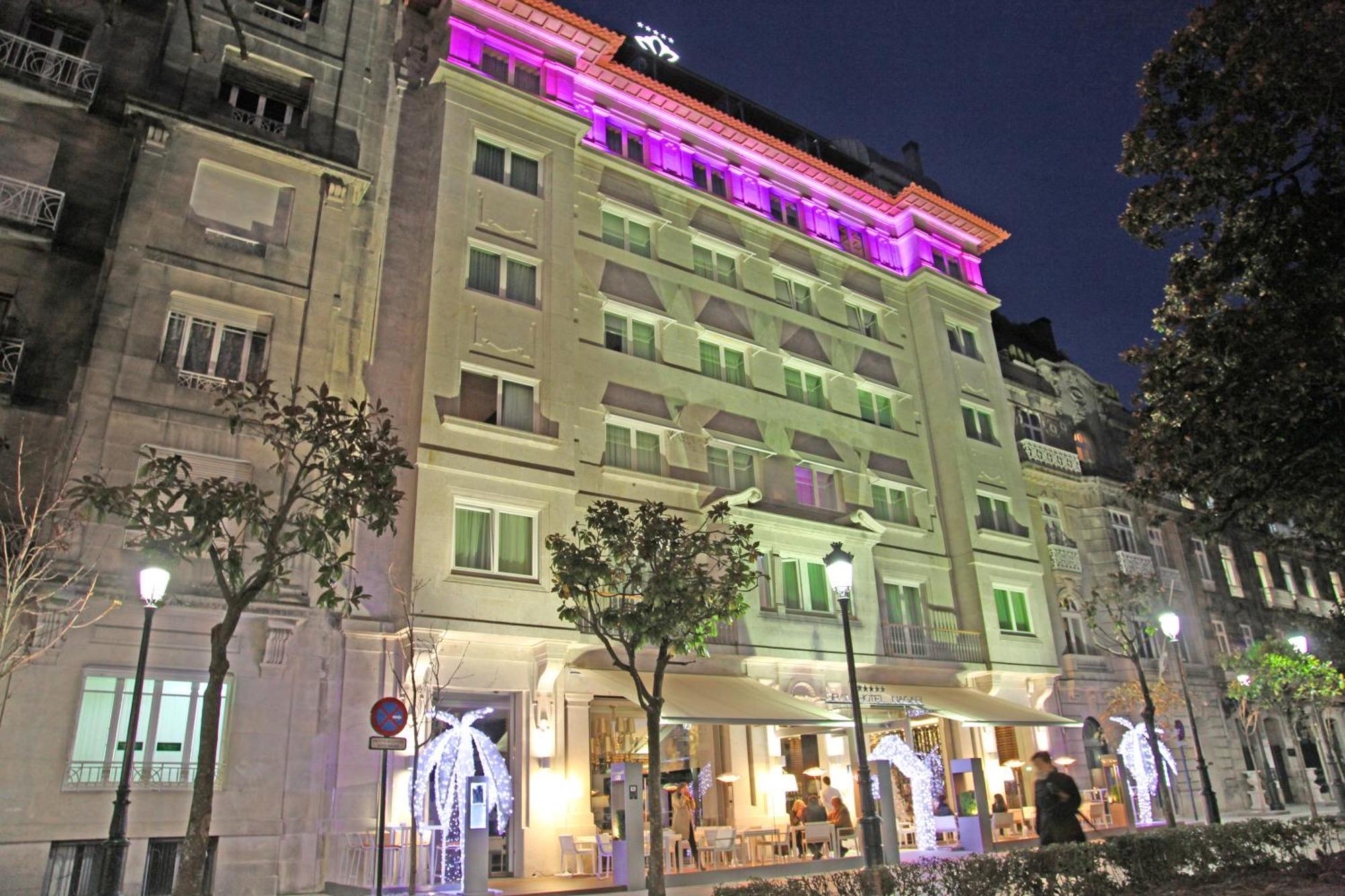 Gran Hotel Nagari Boutique & Spa Vigo Eksteriør billede The hotel at night