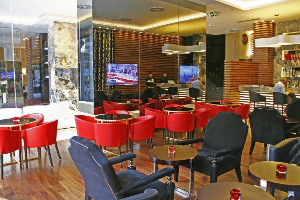 Gran Hotel Nagari Boutique & Spa Vigo Restaurant billede The lounge at the airport